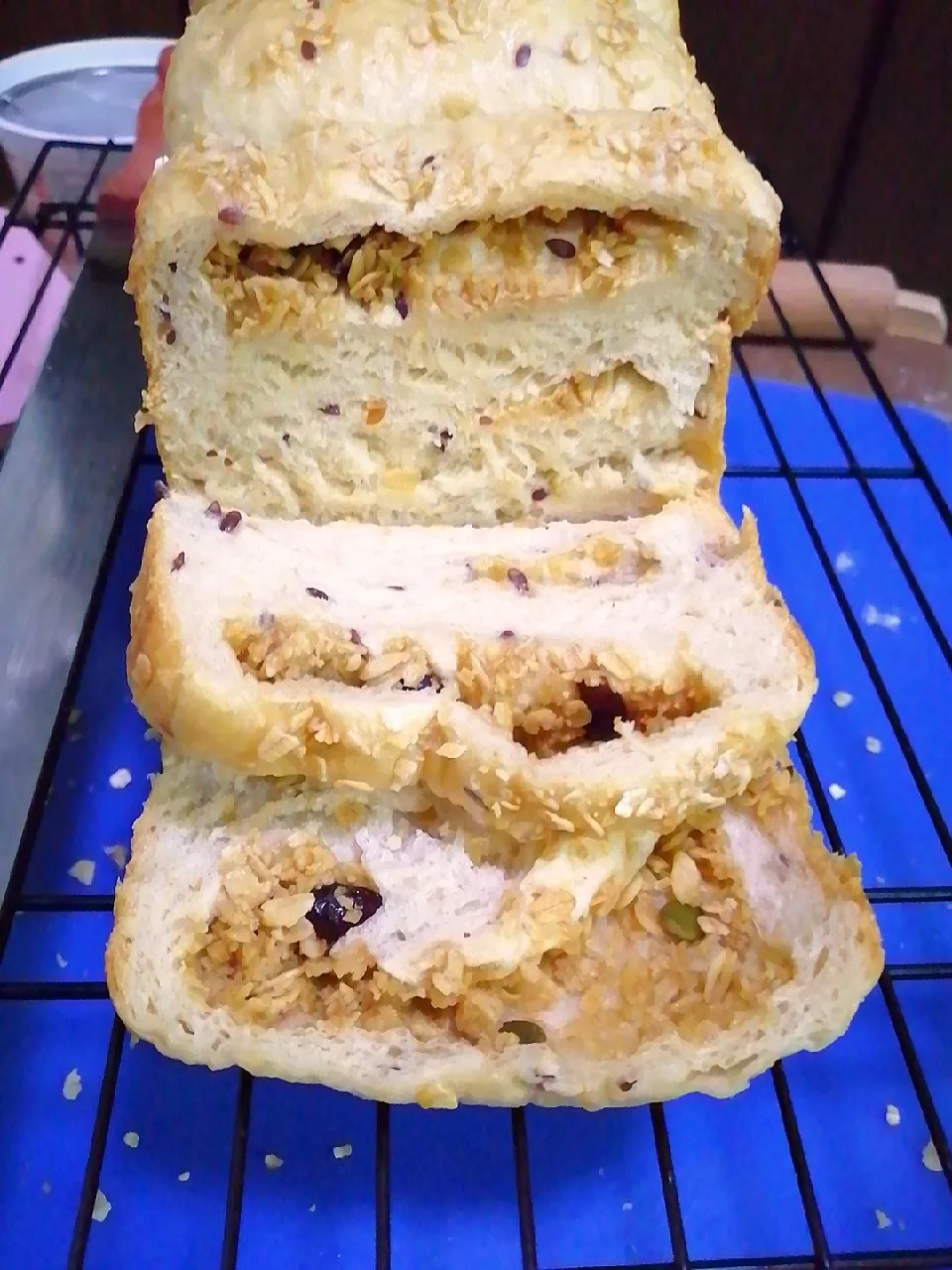 Honey Oatmeal bread filling glanolaberry - glanola cinnamon -​ flax seed - sesame
สนใจ​สั่งซื้อ​ได้ที่
Fb​ Bake.fresh.oven
IG​ Bakefreshoven​|BakeFreshOvenさん