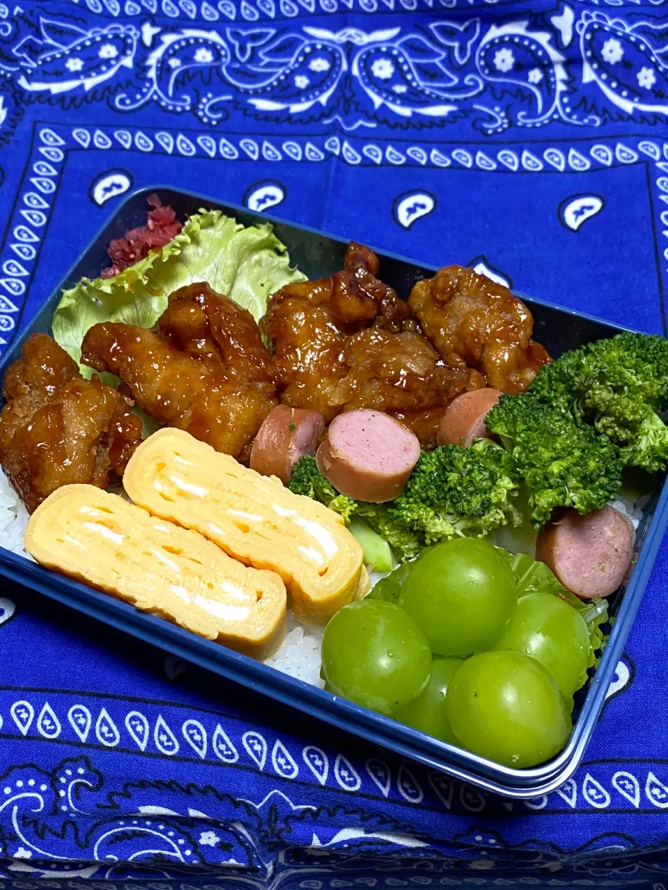 息子のお弁当(リク～唐揚げ…甘酢に絡めちゃったよ😅)|かあたんさん