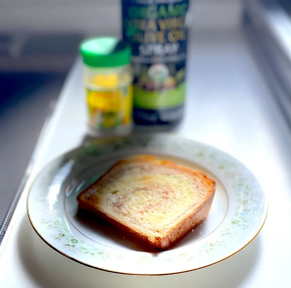 手作り食パンでオリーブオイルトースト|かっちゃん杉さん