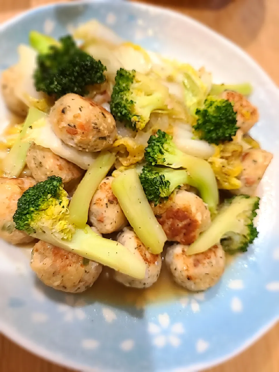 鶏つくねと白菜とブロッコリーの味噌炒め😋|みぽりん♪さん