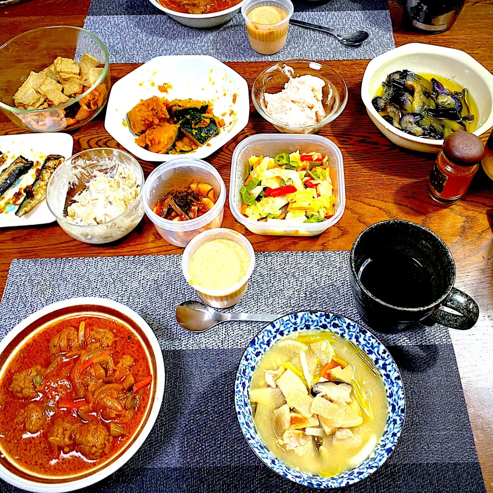 ミートボールのトマトクリーム煮、煮込みうどん、明太子ポテト、茄子揚げ浸し、常備菜、漬物、柿プリン|yakinasuさん