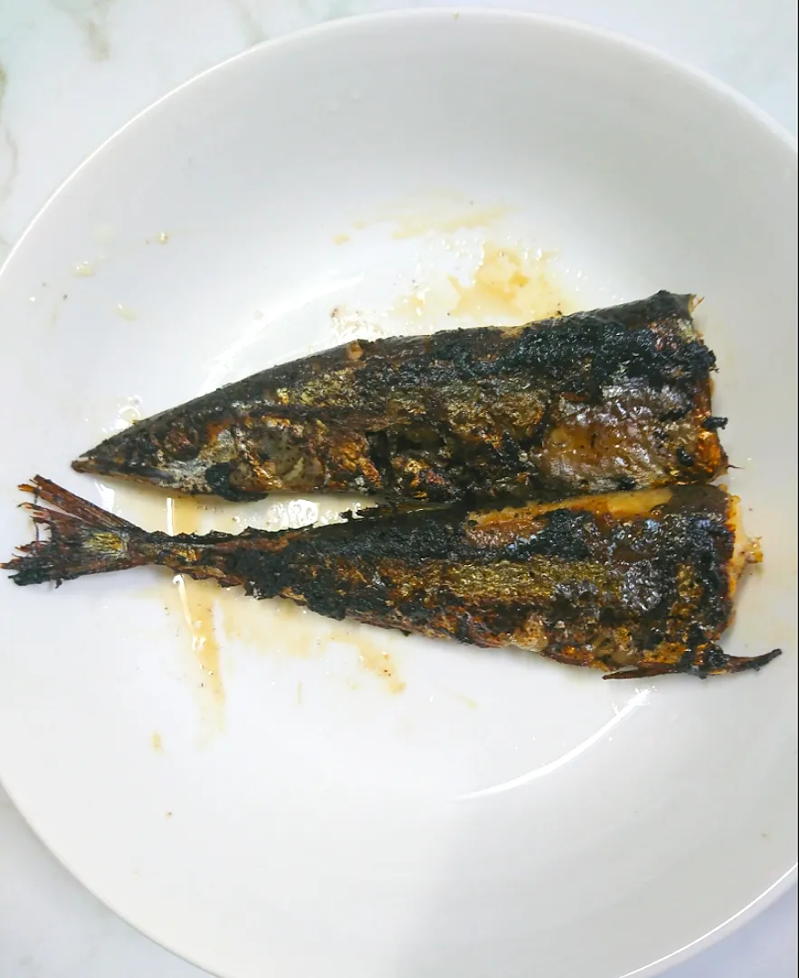 Snapdishの料理写真:塩秋刀魚の炙り|タヌキさん