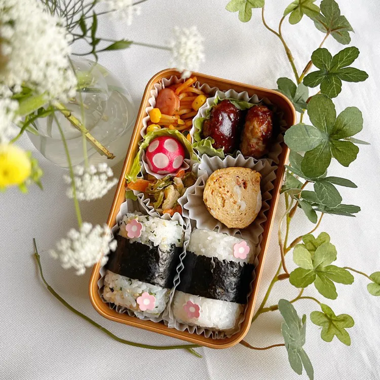 11/18❤︎娘のおにぎり弁当🍙🌱✨|Makinsさん