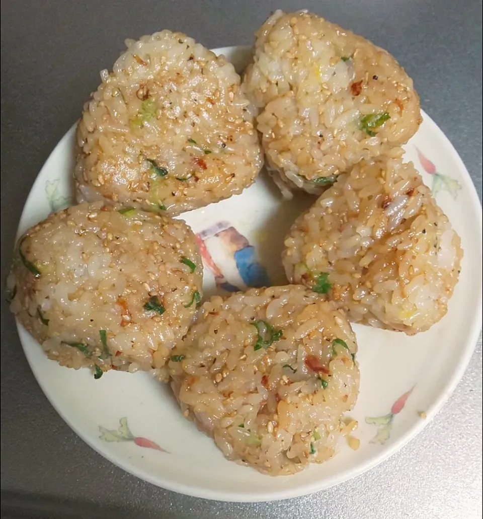 からあげビールさんの料理 お弁当に◎スパイシー激ウマ♡ネギおかかチーズバター醤油焼きおにぎり|☆haru☆さん