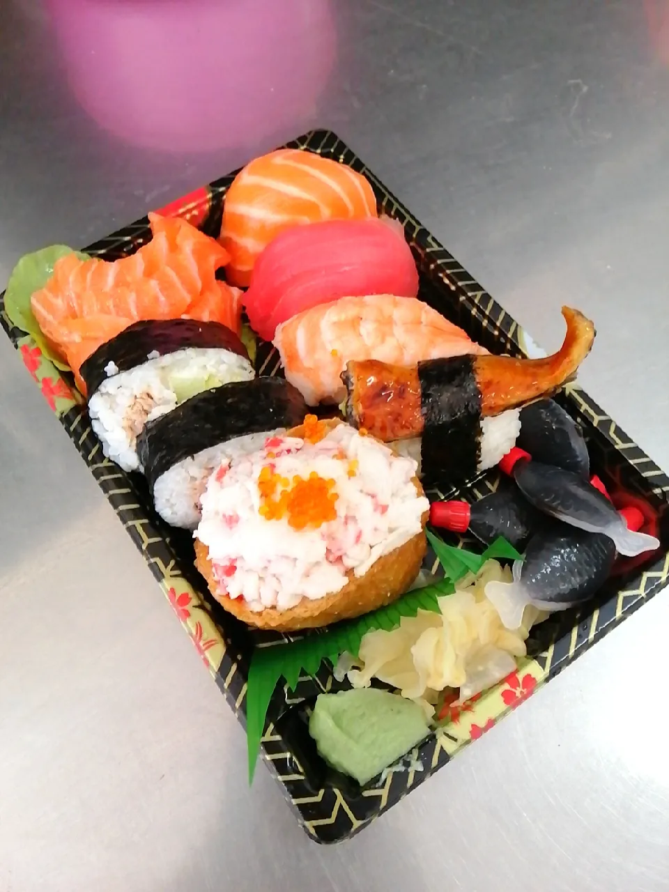 B11(sashimi seafood inari & nigiri pack)|Heby Lowさん