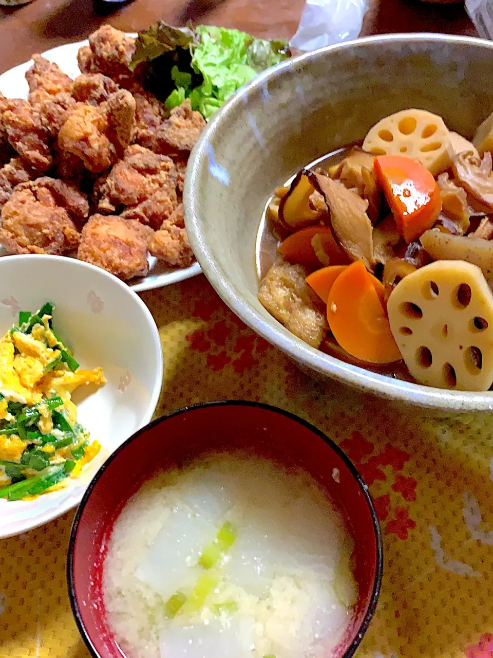 煮物　ニラ卵🥚　レンチン唐揚げ　味噌汁|掛谷節子さん