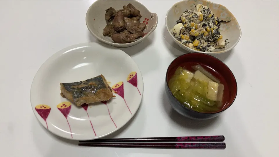 Snapdishの料理写真:晩御飯＼＼\\٩( 'ω' )و //／／🌟さごしの味噌漬け焼き🌟鶏肝の生姜醤油煮🌟ひじきマヨサラダ（ツナ、コーン、卵）🌟すまし汁（厚揚げ、白菜）|Saharaさん