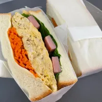 Sandwich egg carrots sausage|赤塚晴奈さん