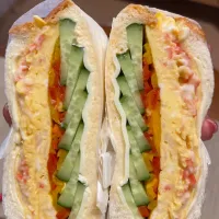 Sandwiches red bell peppers,eggs,cucumbers|赤塚晴奈さん