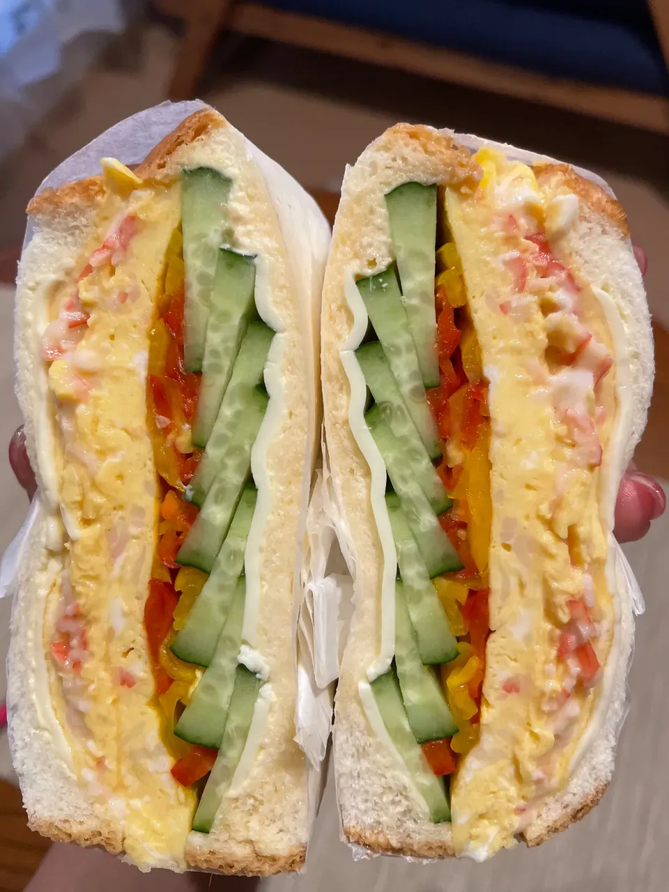 Sandwiches red bell peppers,eggs,cucumbers|赤塚晴奈さん