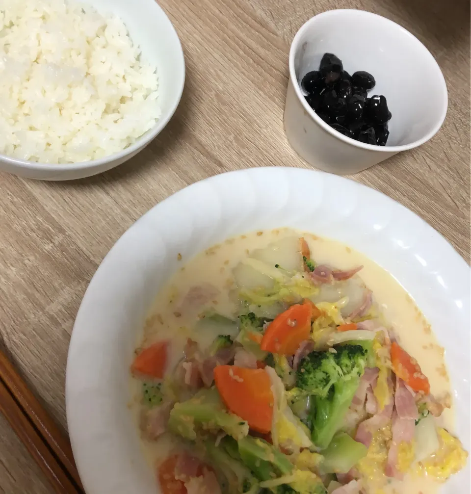 Snapdishの料理写真:・ご飯・ごま豆乳鍋・黒豆煮|ちっちゃんさん