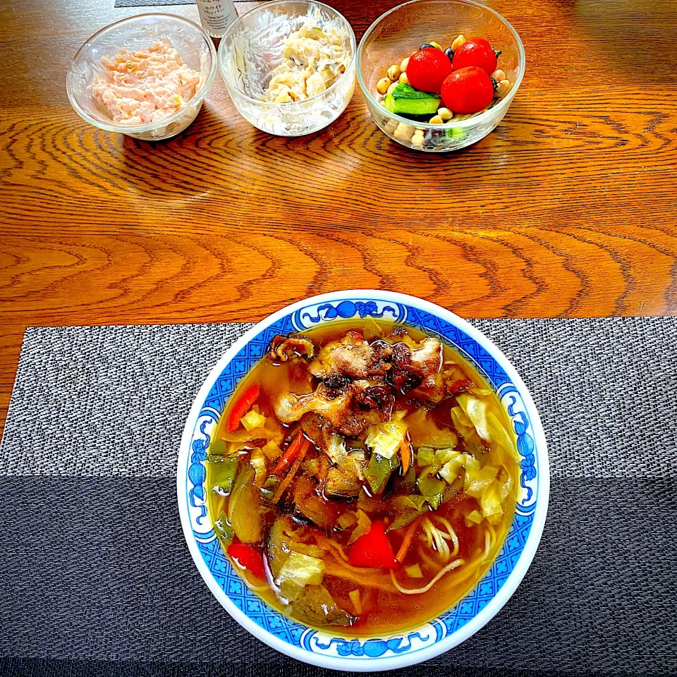 肉野菜炒めたっぷりの醤油ラーメン|yakinasuさん