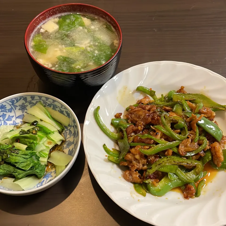 青椒肉絲・しろ菜のお浸し・しろ菜と高野豆腐の味噌汁|a-parkさん