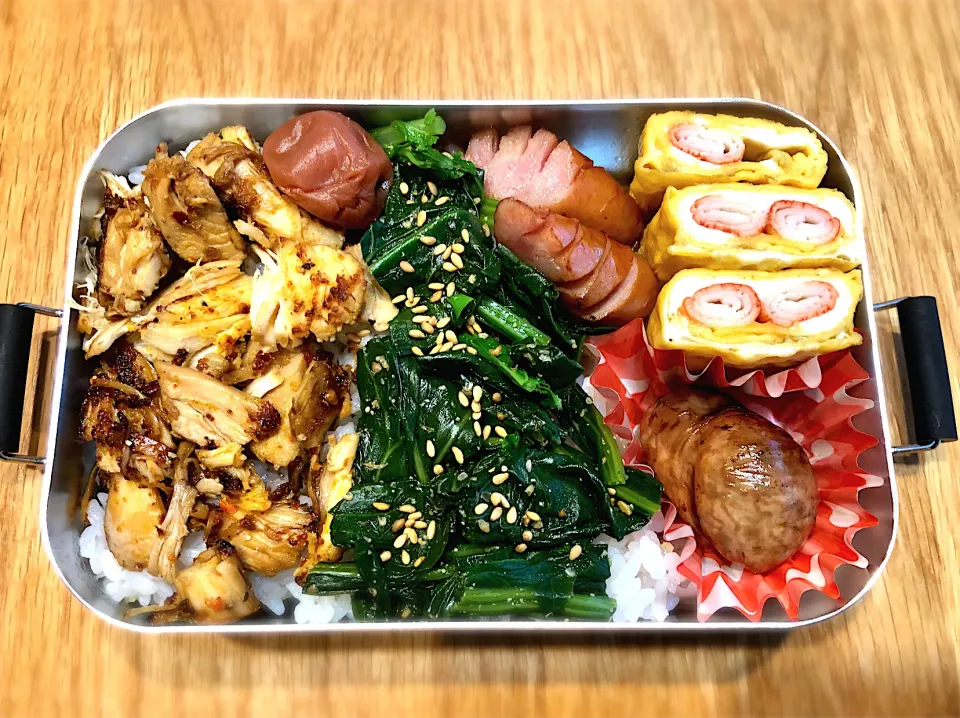 サラ弁　　　　　　　　　　　　　　　　　　鶏胸肉ほぐし炒め　ほうれん草胡麻和え　カニカマ卵焼き　栗の渋皮煮|じゅんさんさん