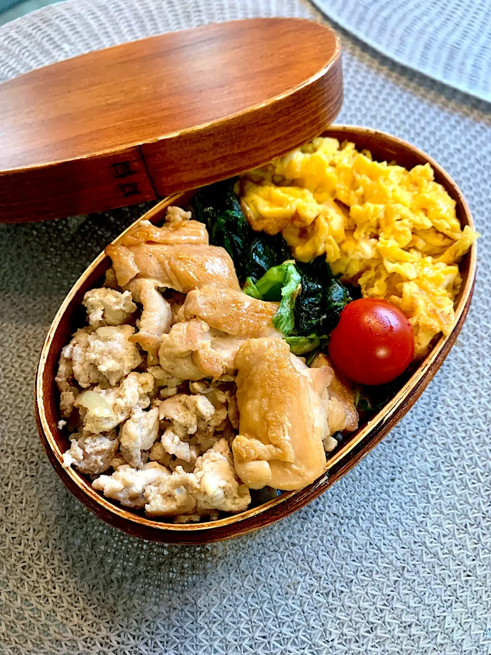 Snapdishの料理写真:娘リクエストのそぼろ弁当|Emi N Maruyamaさん