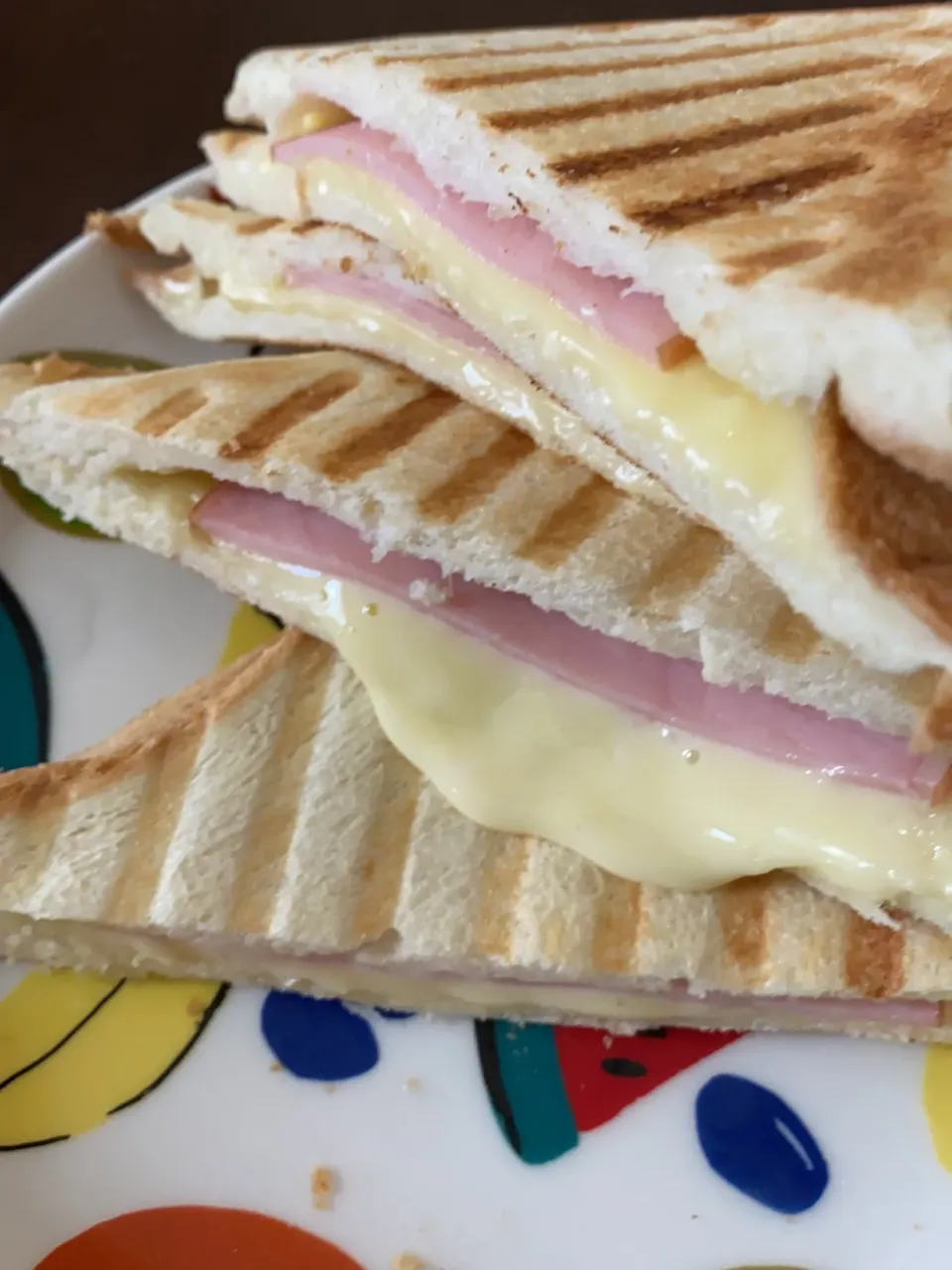 Snapdishの料理写真:シンプルホットサンド🥪|こーさん