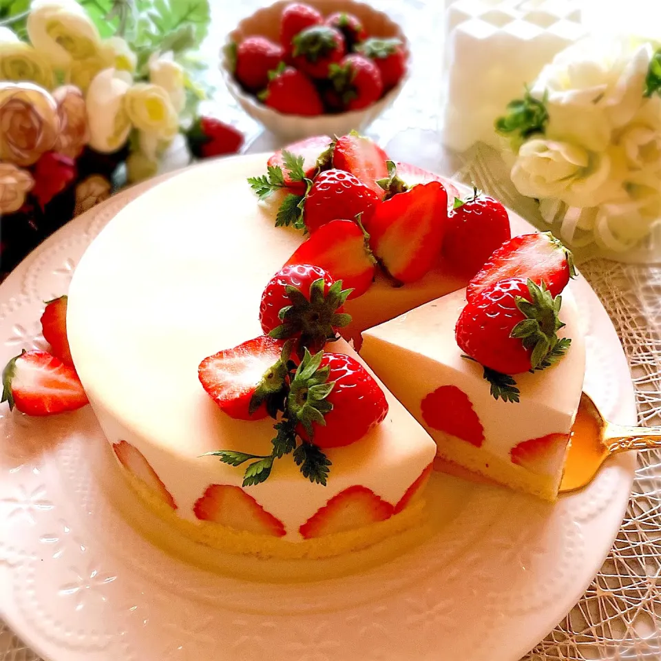 sucreroomさんの料理 苺🍓のレアチーズムースケーキです               (∩´∀`∩)💕|sucreroomさん