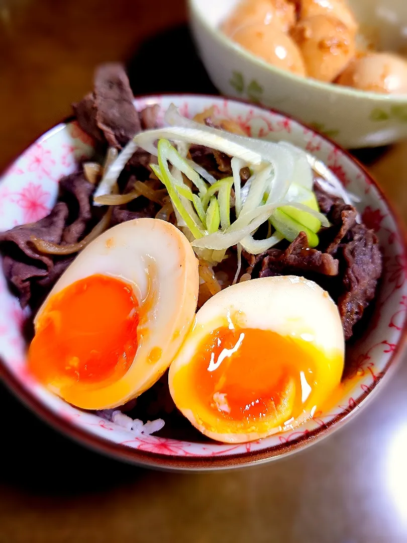 Snapdishの料理写真:万能味ソースで万能味玉✨
　〜牛丼のせ〜|らむちんさん