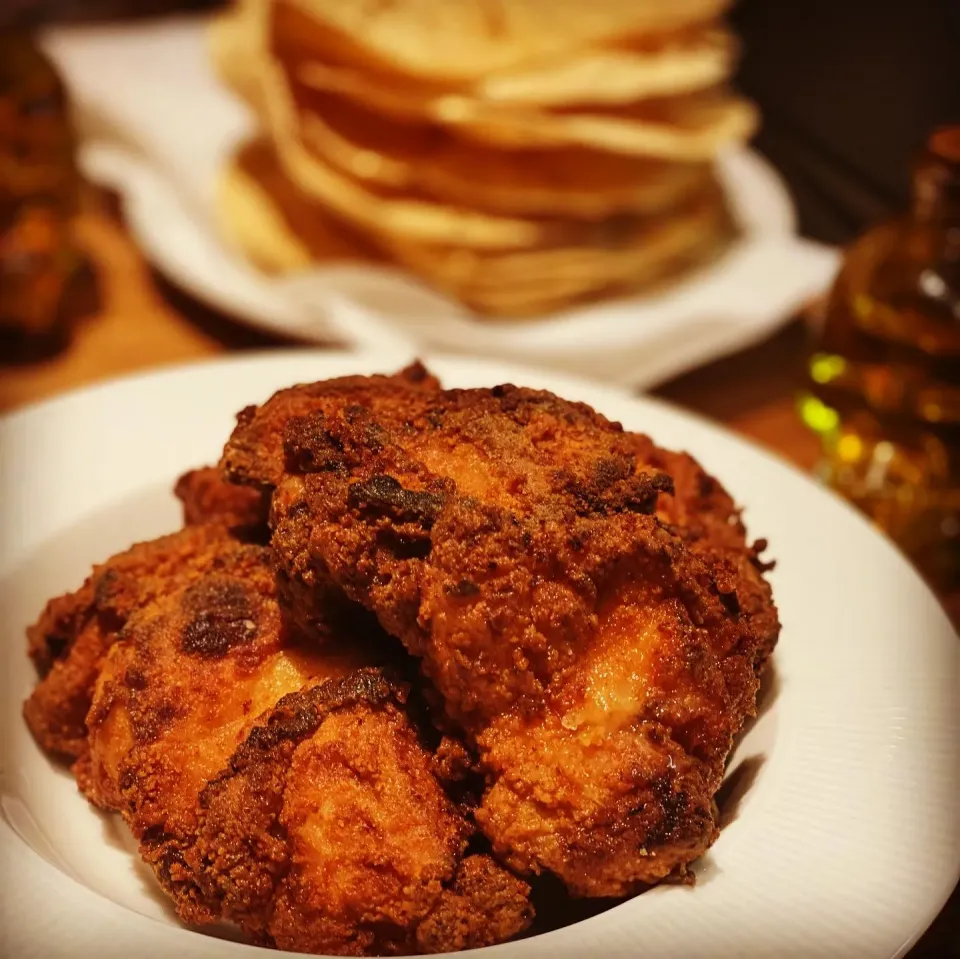 Tandoori season with Honey & Black Pepper Fried Chicken 
With Poppadum’s and Tomato Salad 
#friedchicken 
#indian
#tandoori
#chefemanuel 
#homecooking|Emanuel Hayashiさん