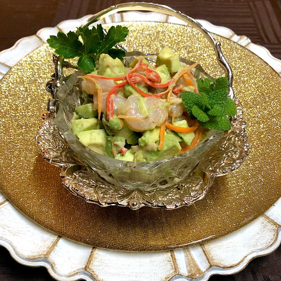 アボカド🥑海老🦐カニカマ🦀人参🥕山葵マヨサラダ🥗|henryさん