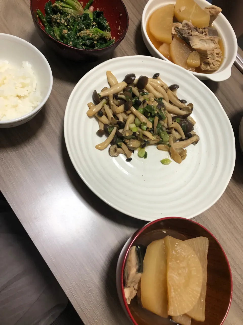 Snapdishの料理写真:・ご飯・ぶり大根・しめじのガリバタポン酢炒め・ほうれん草のごま和え|ちっちゃんさん