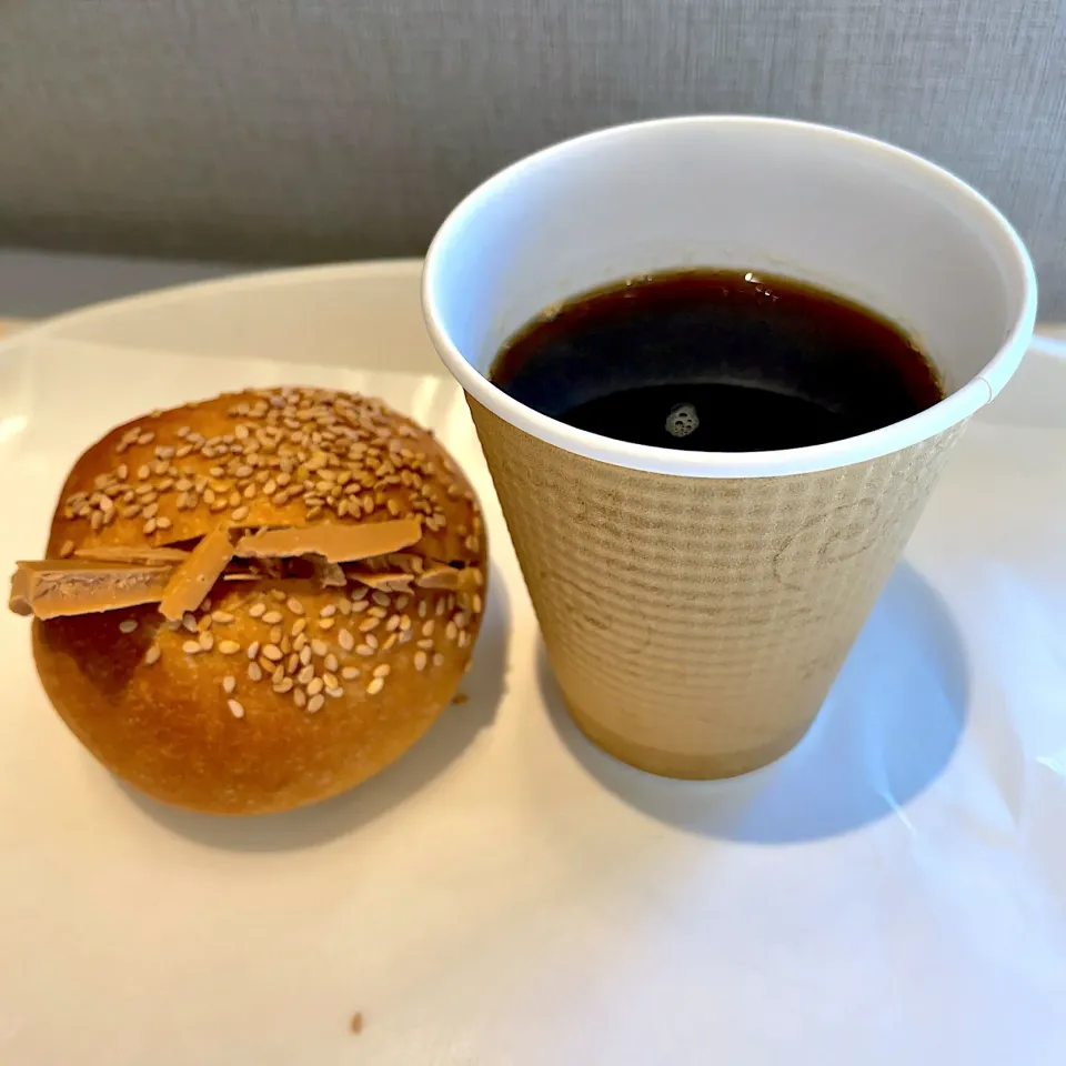 きなこチョコを食べた栗あんぱん w/ ホットコーヒー|T. Wonderさん