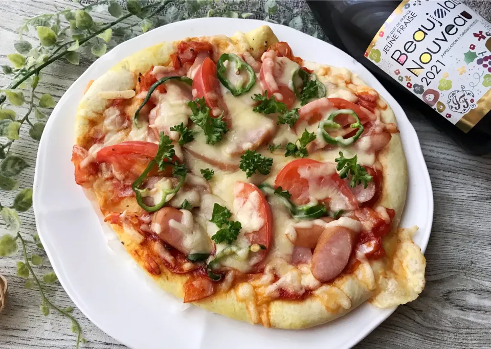 Snapdishの料理写真:カレーパウダー生地でピザ🍕|まなまな♡さん