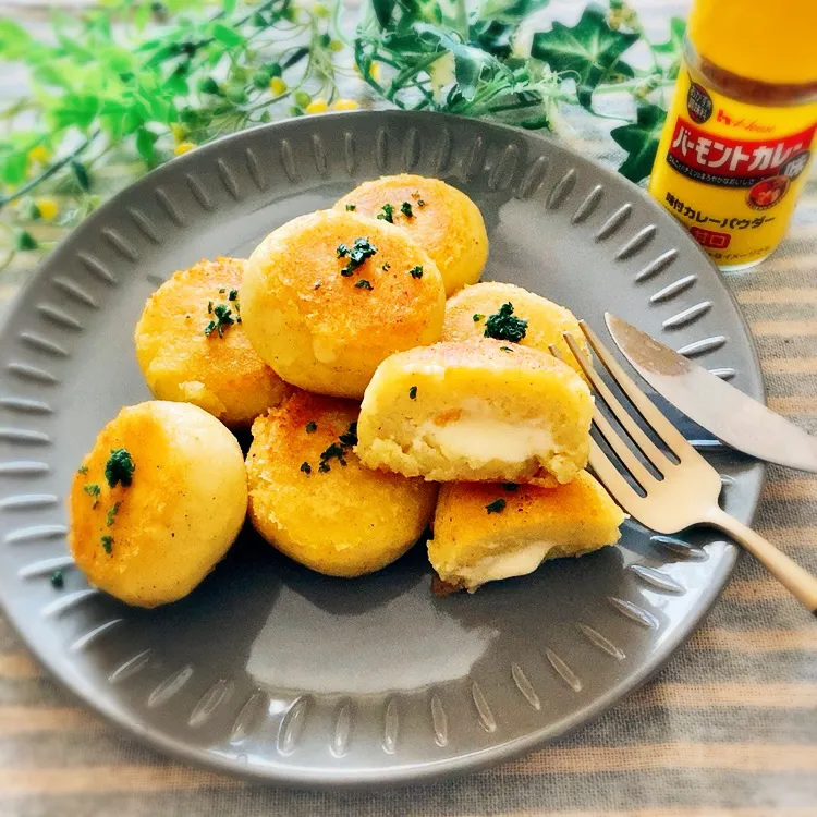 チーズが入ったカレー風味いももち|meemamaさん