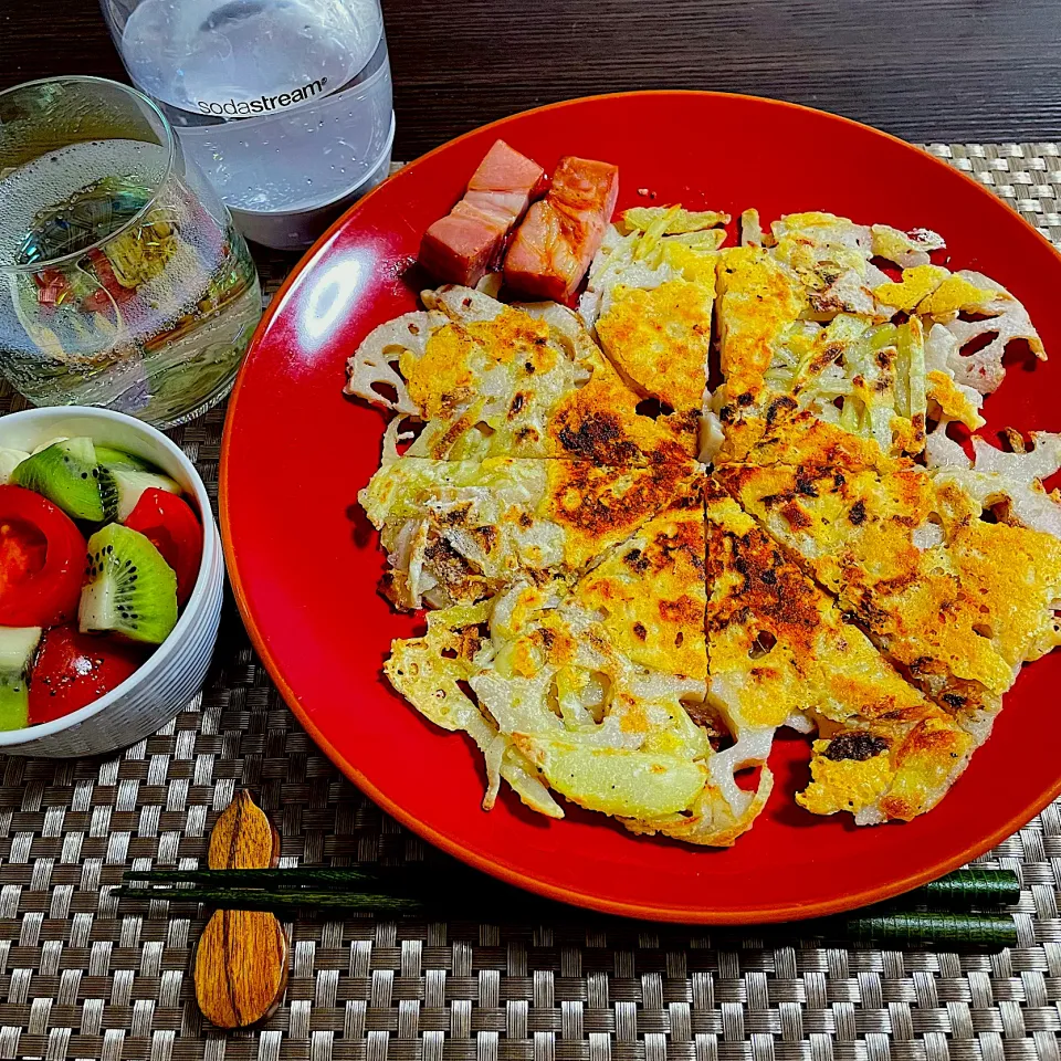 Snapdishの料理写真:11/20晩ご飯：レンコンとじゃがいものチーズガレット|ななみんさん