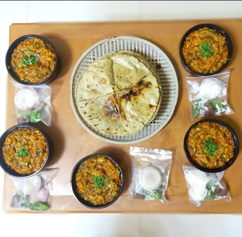 Tastyoly Bringle Bharta And Bajri Rotla|tastyolyさん