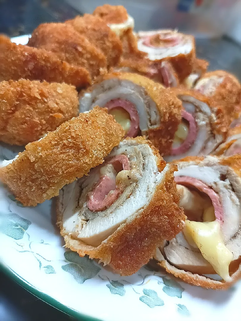 Snapdishの料理写真:Chicken Cordon Bleu|The Kitchen Kittiesさん