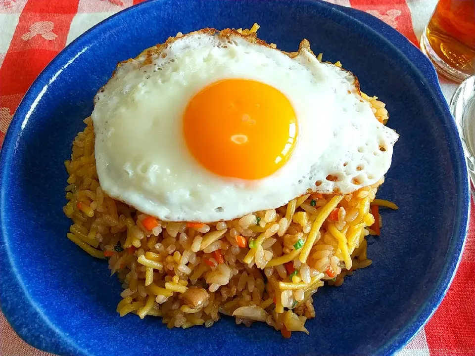 🍳そばめし目玉焼きのっけ|tomoさん