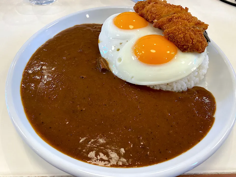 目玉カレー🍳🍛フィッシュトッピング🐟中辛🔥|buhizouさん