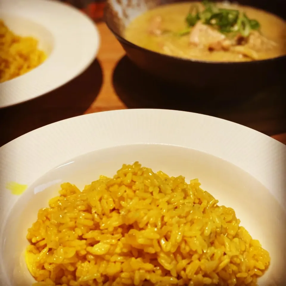 Lunchtime Magic 🪄 
Freshly Made Chicken Green Curry with Butter Turmeric Garlic Pilaf Rice 🍚 
#pilaf #greencurry 
#thai #homemade 
#chefemanuel 
#homecooking|Emanuel Hayashiさん