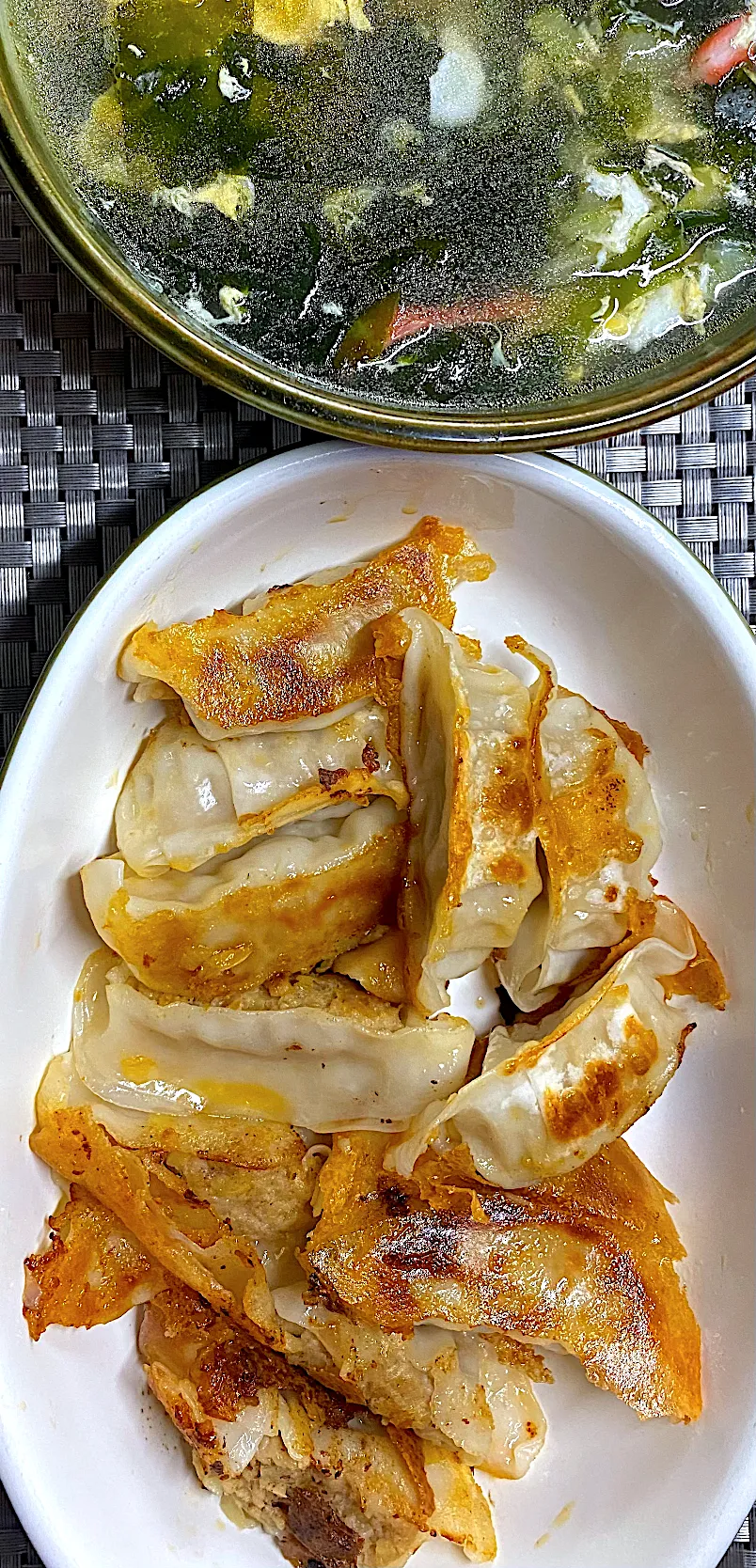 Snapdishの料理写真:味の素の生姜餃子と白菜豚肉わかめスープ|すくらんぶるえっぐさん