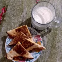 Snapdishの料理写真:Grilled cheese and Milk🥰|lulu zonioさん