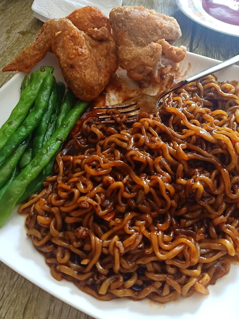 Snapdishの料理写真:Korean Noodles ,Chicken Wings with Beans🥰|lulu zonioさん