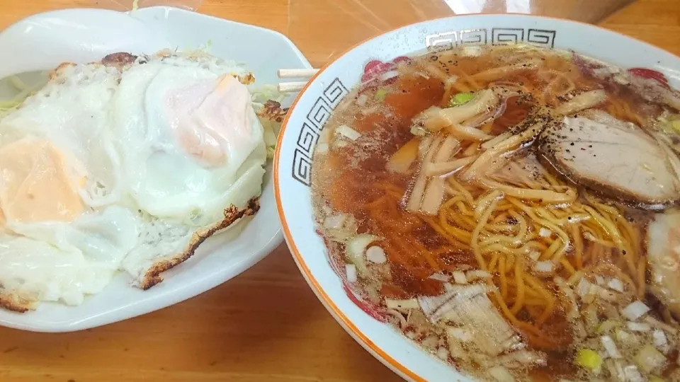 【昭和40年代前半の創業】
中華そば ますや
中華そば（400円）
＋目玉焼き（330円）
@上中里3分
（赤羽から自転車30分）
21254|大脇さん