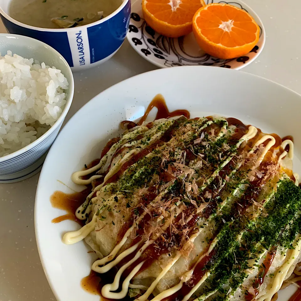 夜ご飯😊広島焼き、お味噌汁、平岡農園さんのみかん|とまこ(*^o^*)さん