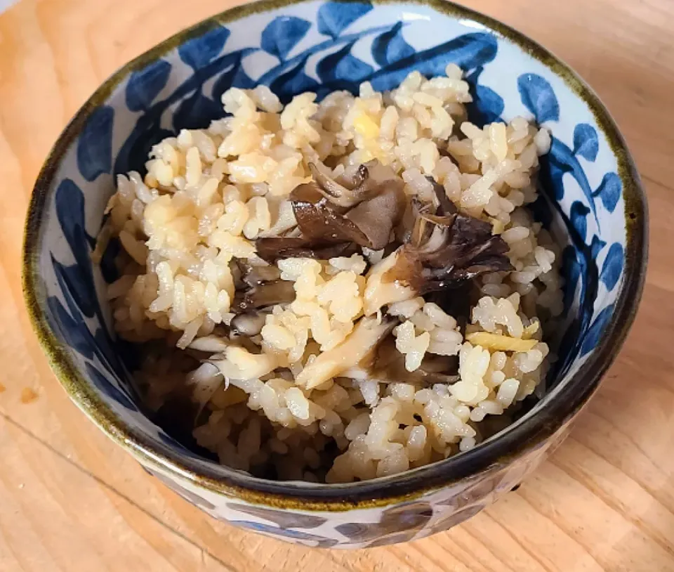 黒舞茸と生姜の炊き込み御飯🍚|キム姉さん