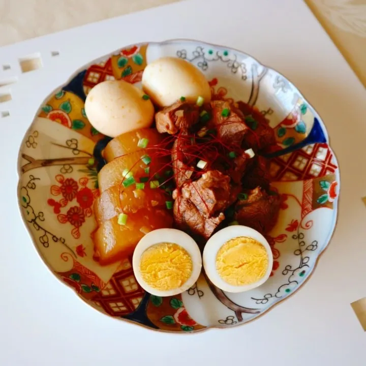 Snapdishの料理写真:ホッと温まる☆大根と牛肉の韓国風煮込み|苺ママキッチンさん