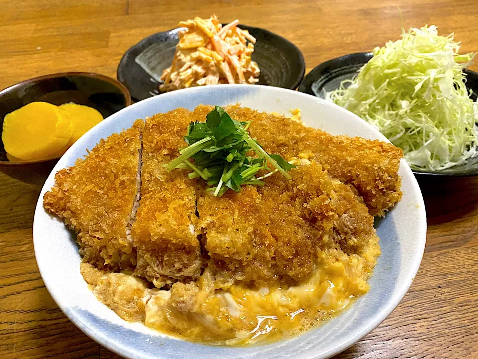 カツ丼ッ‼️‼️ 人参とカラムーチョのマヨ和え✨|Rikiya Saitouさん