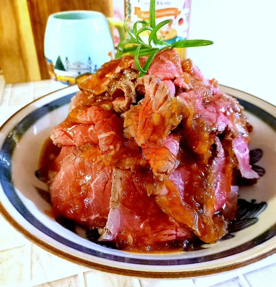 突然帰省した息子にローストビーフ丼😊|ナオミさん