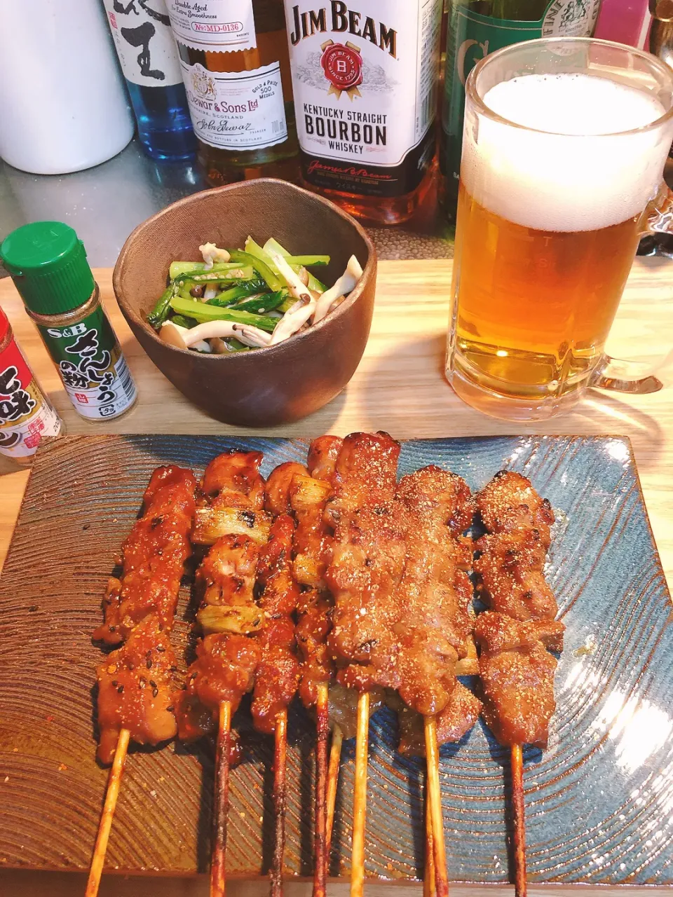 Snapdishの料理写真:小松菜としめじの和物とスーパーの焼き鳥🍺|海斗さん