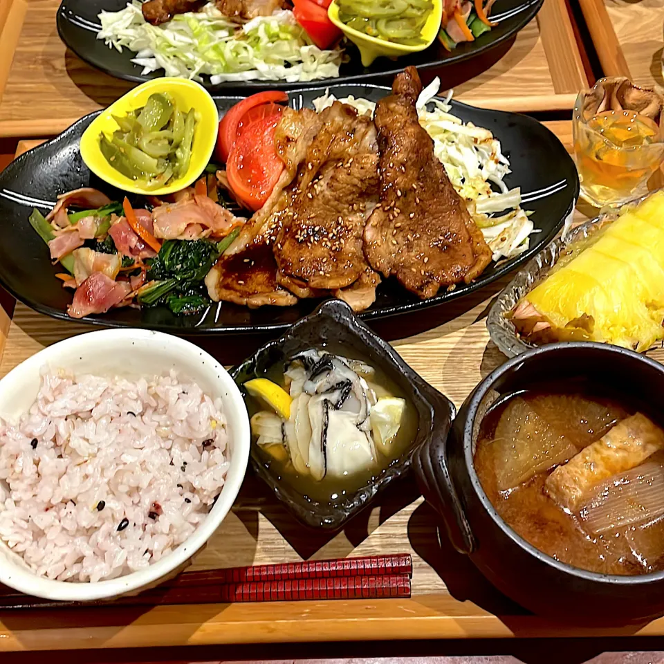 生姜焼きと生牡蠣のお夕飯|mokoさん