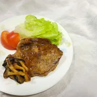 Snapdishの料理写真:万能味ソースで豚肉ソテー|csさん