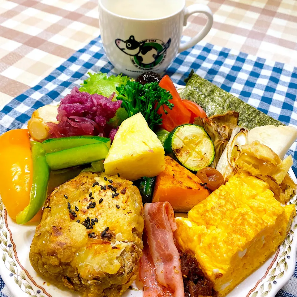 今日の朝ごはん★ハンバーグ風焼きチーズカレーパン（豆乳と菊芋入り）|riko30294さん