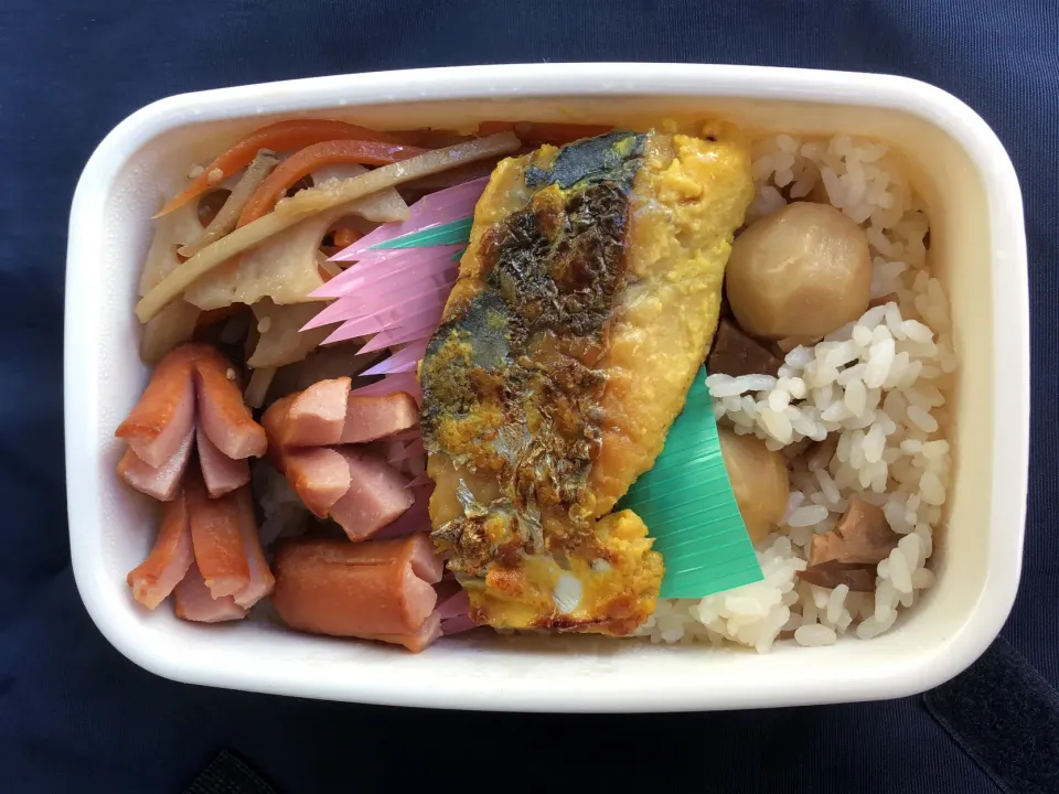 Snapdishの料理写真:イカすクリご飯弁当【昼めし】|超絶トルーマン石6さん