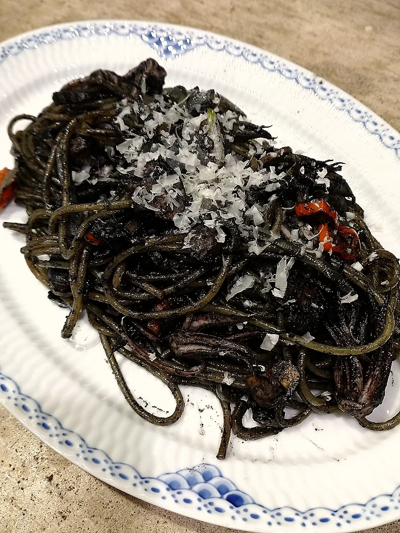 Snapdishの料理写真:イカ墨スパゲティ;Spaghetti with squid ink|samiさん