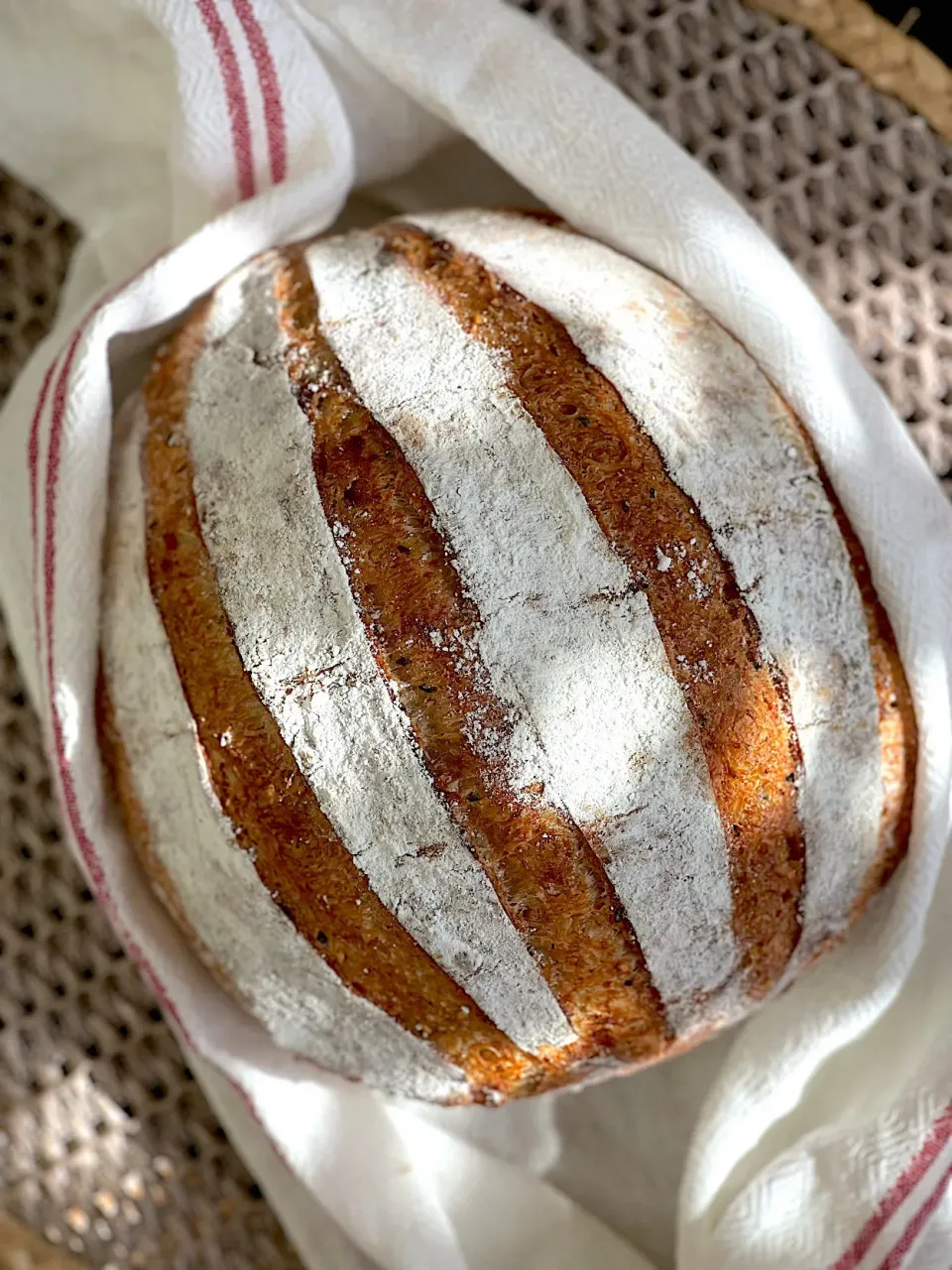 Whole wheat sourdough with purple sweet potato|12Dragonさん